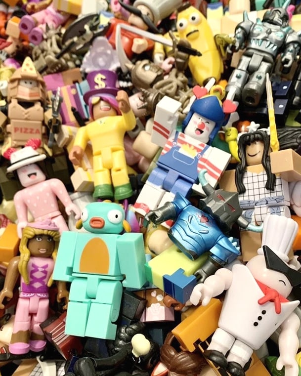 R0BL0X Toys Action Figures Lot Of 10 Figure Pack w/ Accessories NO CODES