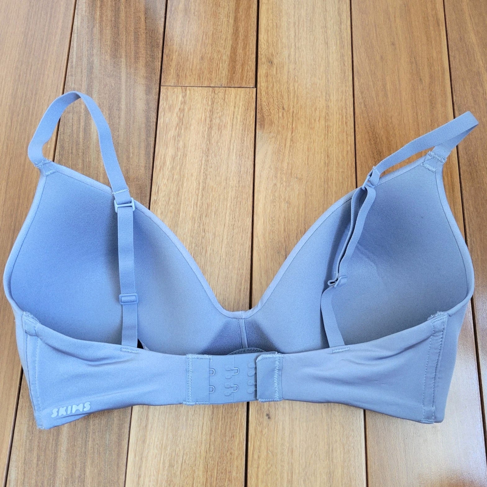 SKIMS Wireless Form T-Shirt Bra Size 32D in Blue