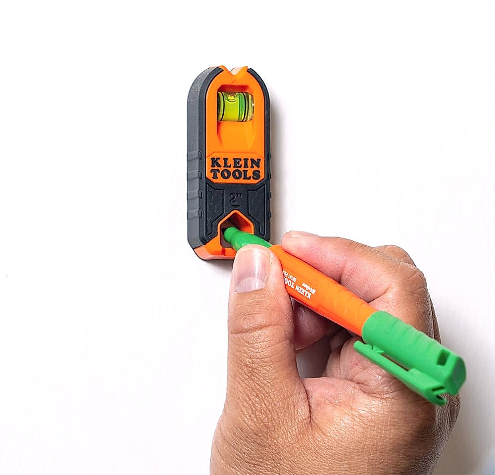 Klein Tools MSF100 Magnetic Stud Finder with Level Bubble Vial