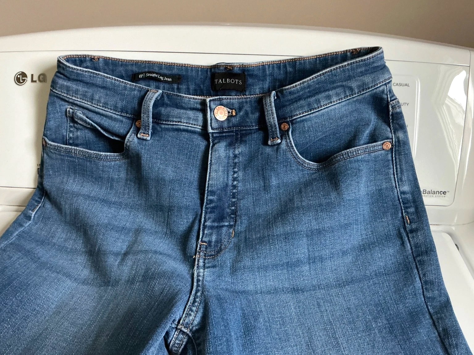 TALBOTS Jeans Size 6P Straight Leg Medium Wash Stretch Denim Pre-owned EXC