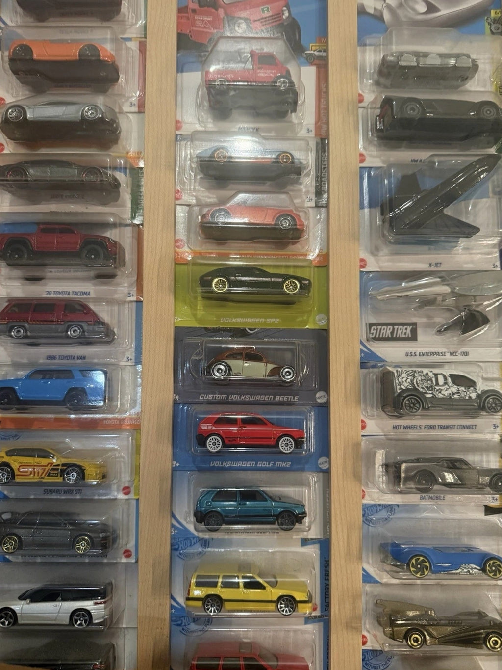 Random Hot Wheels Diecast Car  1:64 LOT 20 random sealed products!