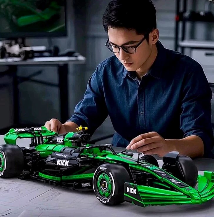 Technical KICK SAUBER F1 C44 Sports Model Car Set,1:8 Racing Car Kits Model 2553PCS Building Blocks Car Lovers Muscle Car Fans