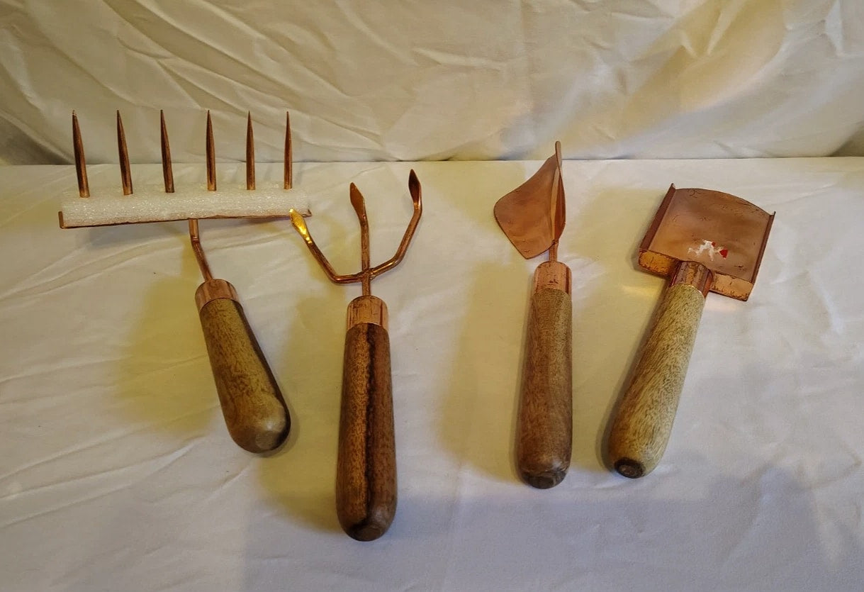 COPPER AND WOOD GARDEN HAND TOOL SET - 4 pieces - Strong, Functional & Cute