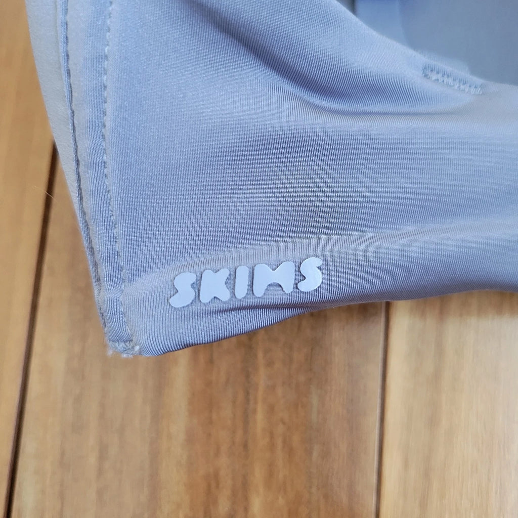 SKIMS Wireless Form T-Shirt Bra Size 32D in Blue