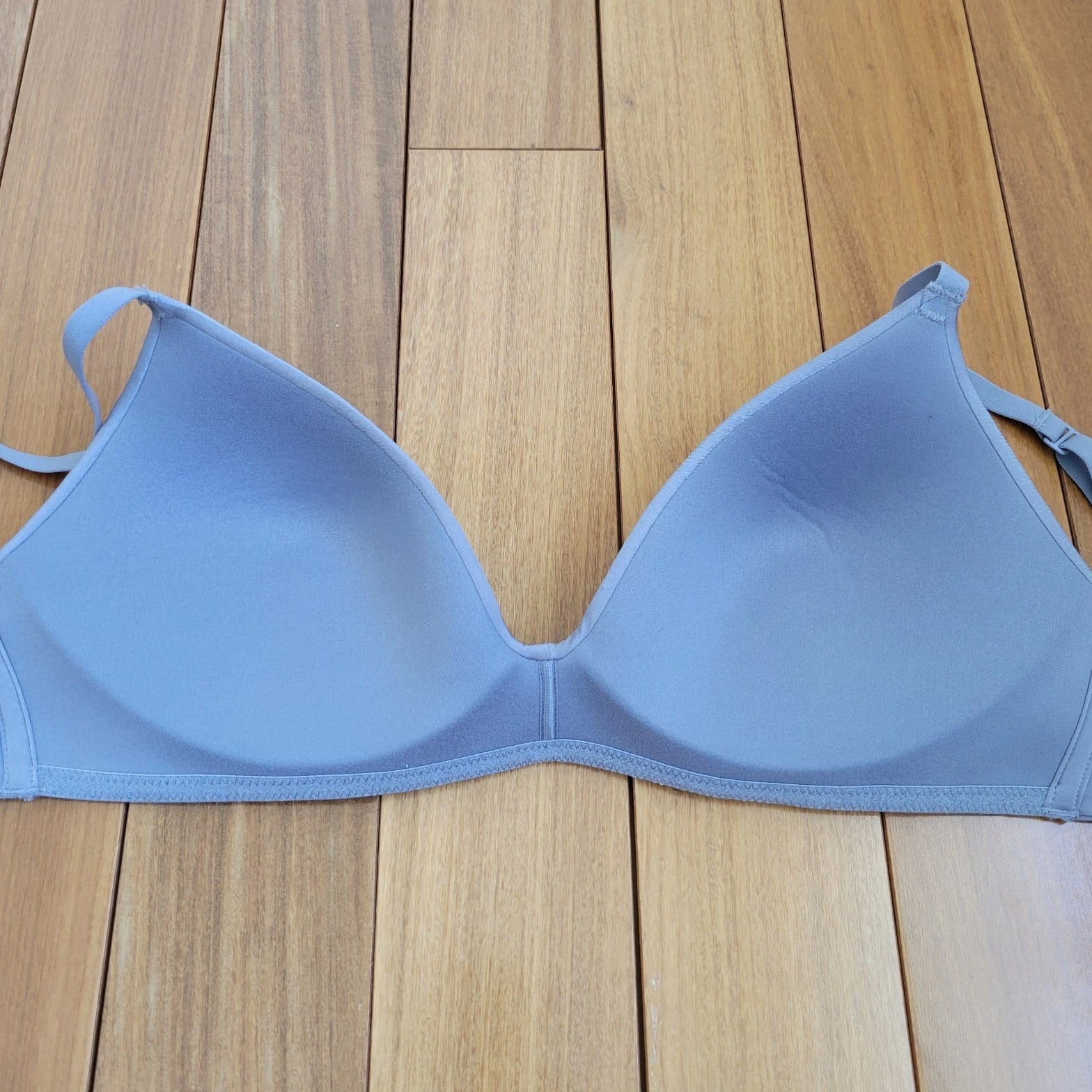 SKIMS Wireless Form T-Shirt Bra Size 32D in Blue