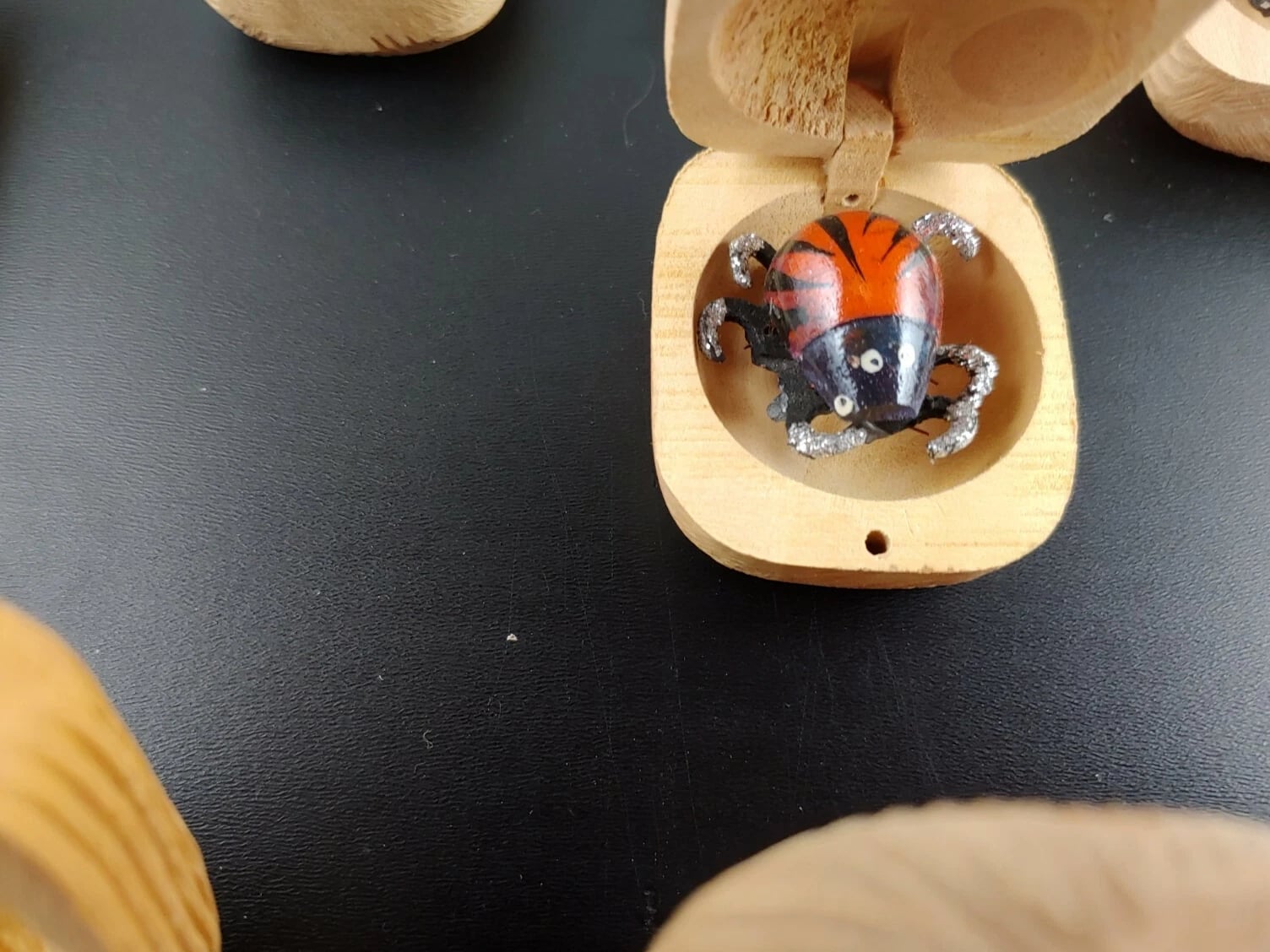 Handmade Bug In A Box Gag Toy Gift Moving Legs Novelty Bug in a nut Vintage wood