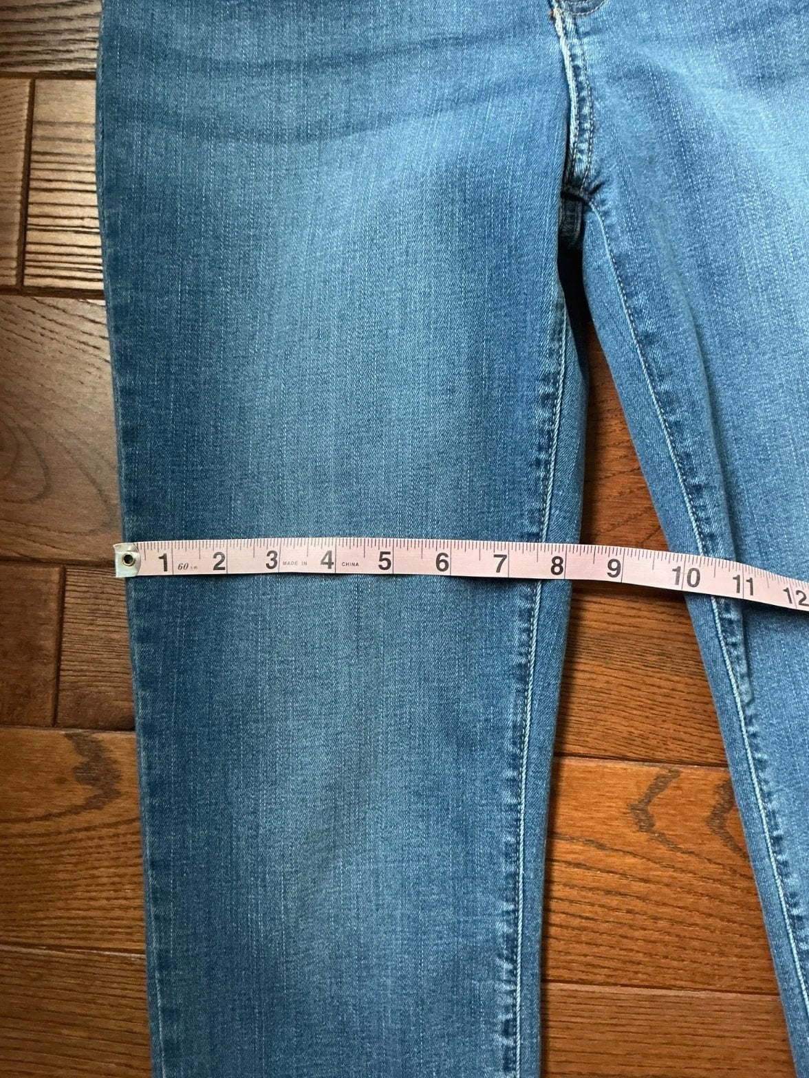 TALBOTS Jeans Size 6P Straight Leg Medium Wash Stretch Denim Pre-owned EXC