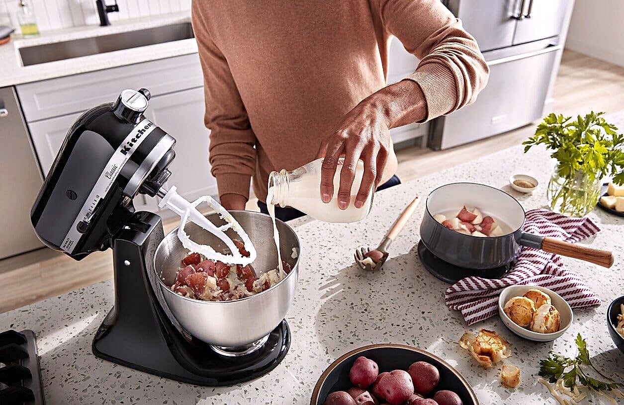KitchenAid K45SS Classic 4.5 Quart Tilt-Head Stand Mixer