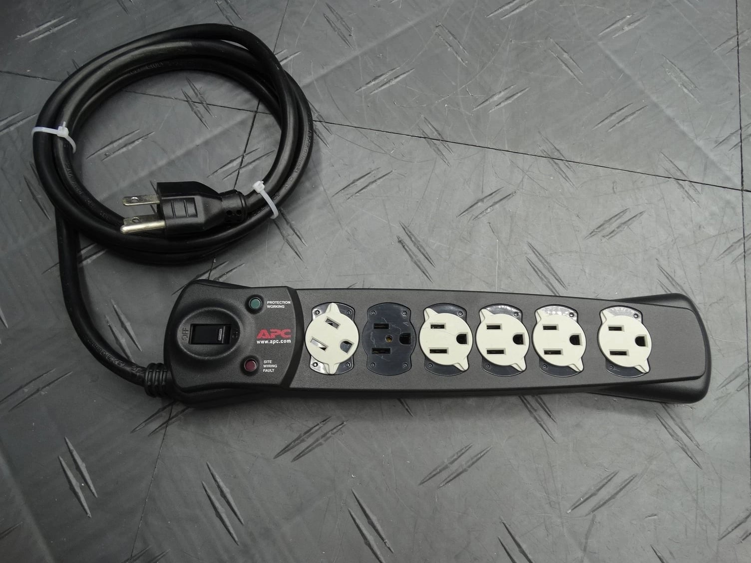 APC P6B Essential SurgeArrest 6-Outlet Surge Protector Power Strip (Lot of 3)