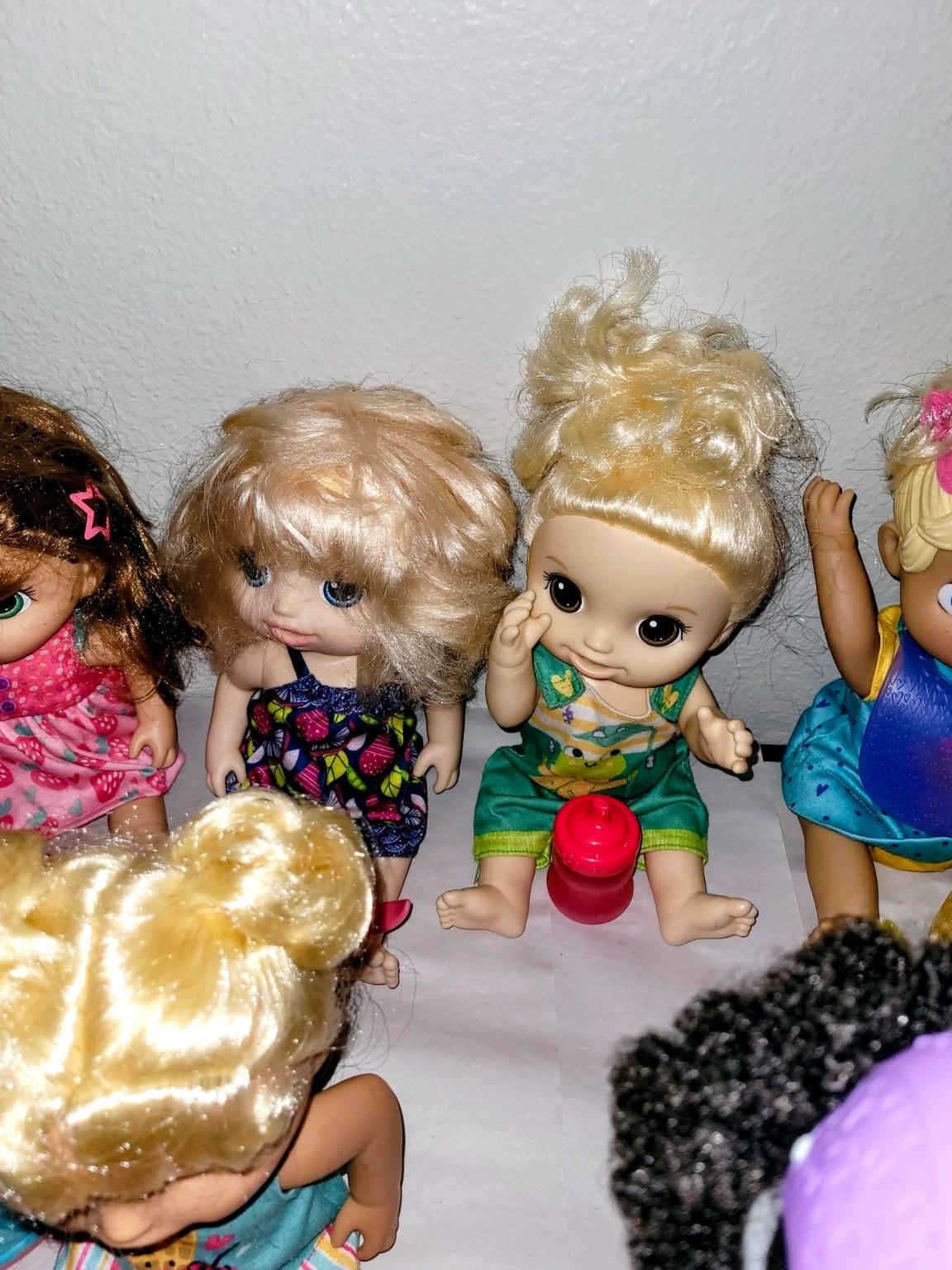 Lot Of 8 Baby Alive Baby Dolls and Accessories Great Condition