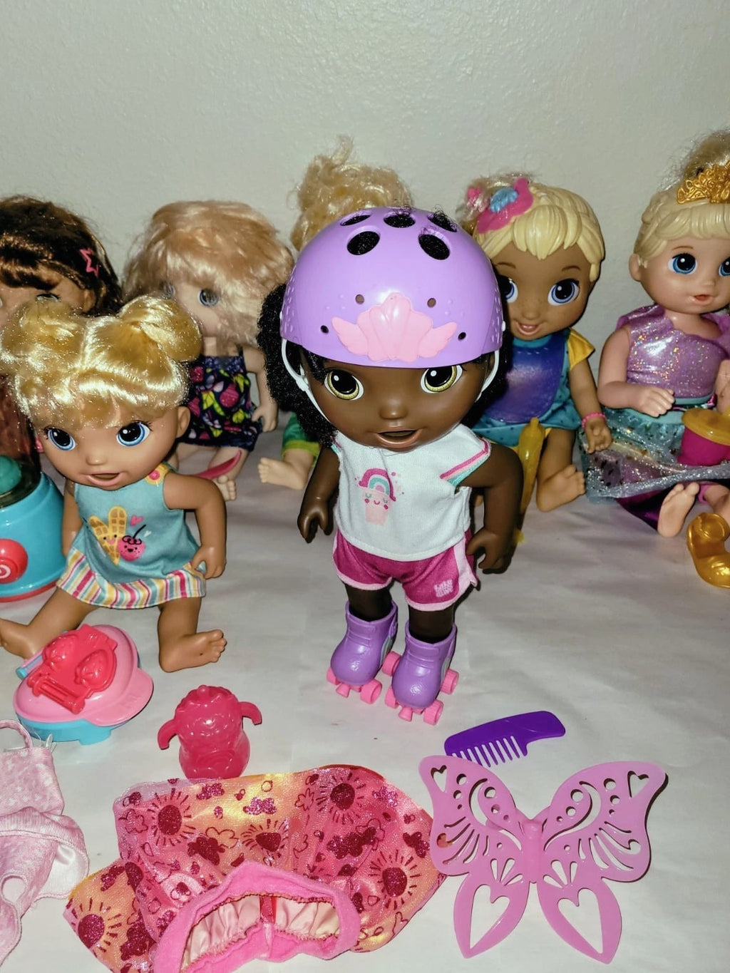 Lot Of 8 Baby Alive Baby Dolls and Accessories Great Condition