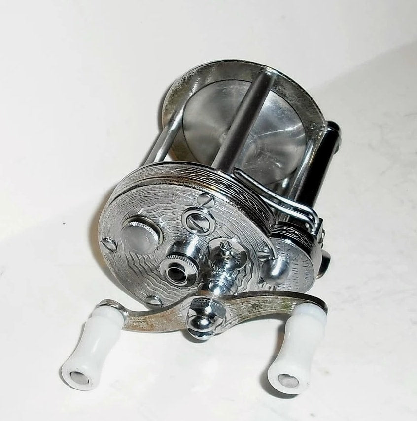 Vintage Pflueger Summit 1993L Engraved Casting Fishing Reel