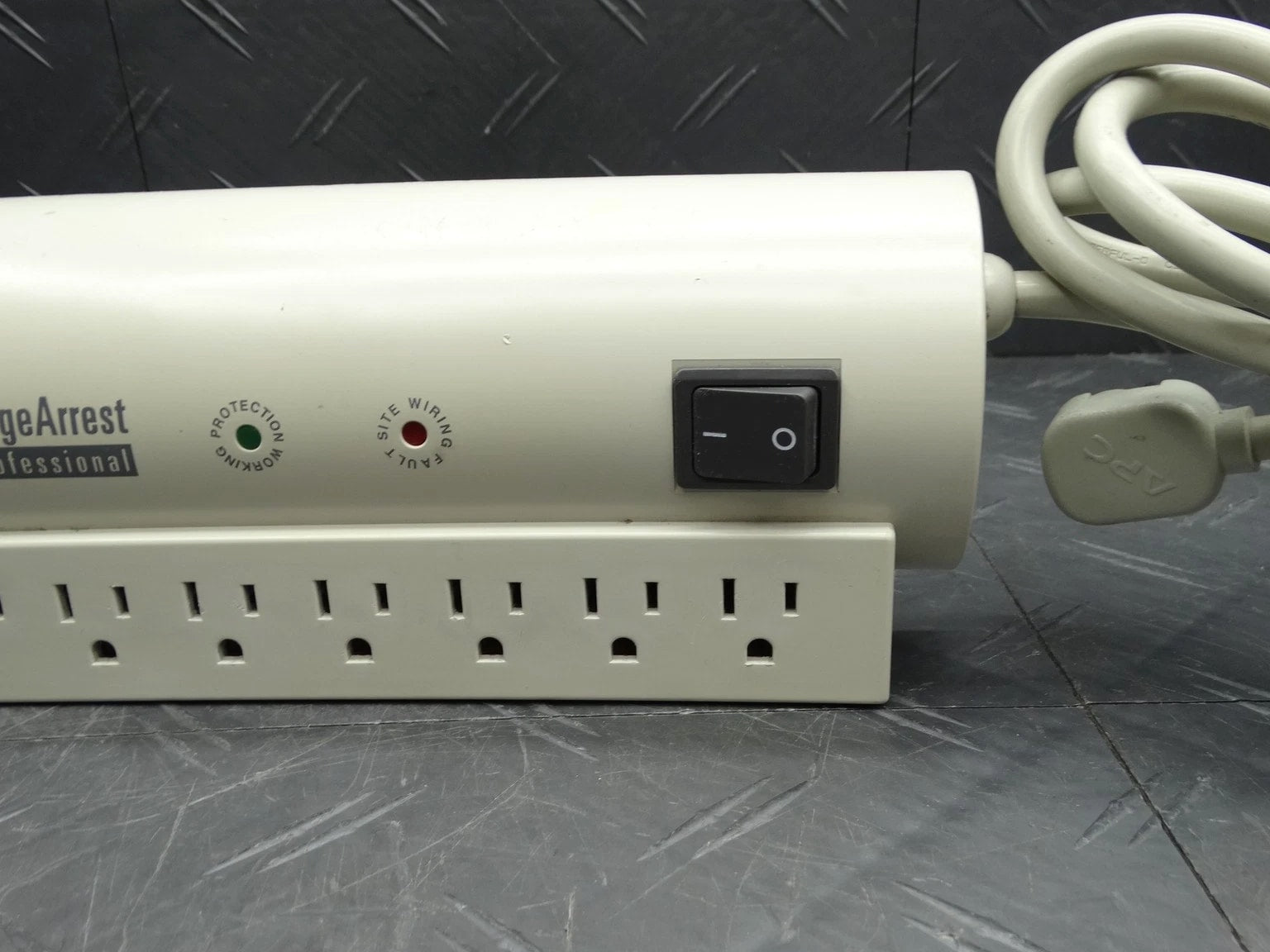 APC SurgeArrest Professional 7-Outlet 120V Surge Protector PRO7T