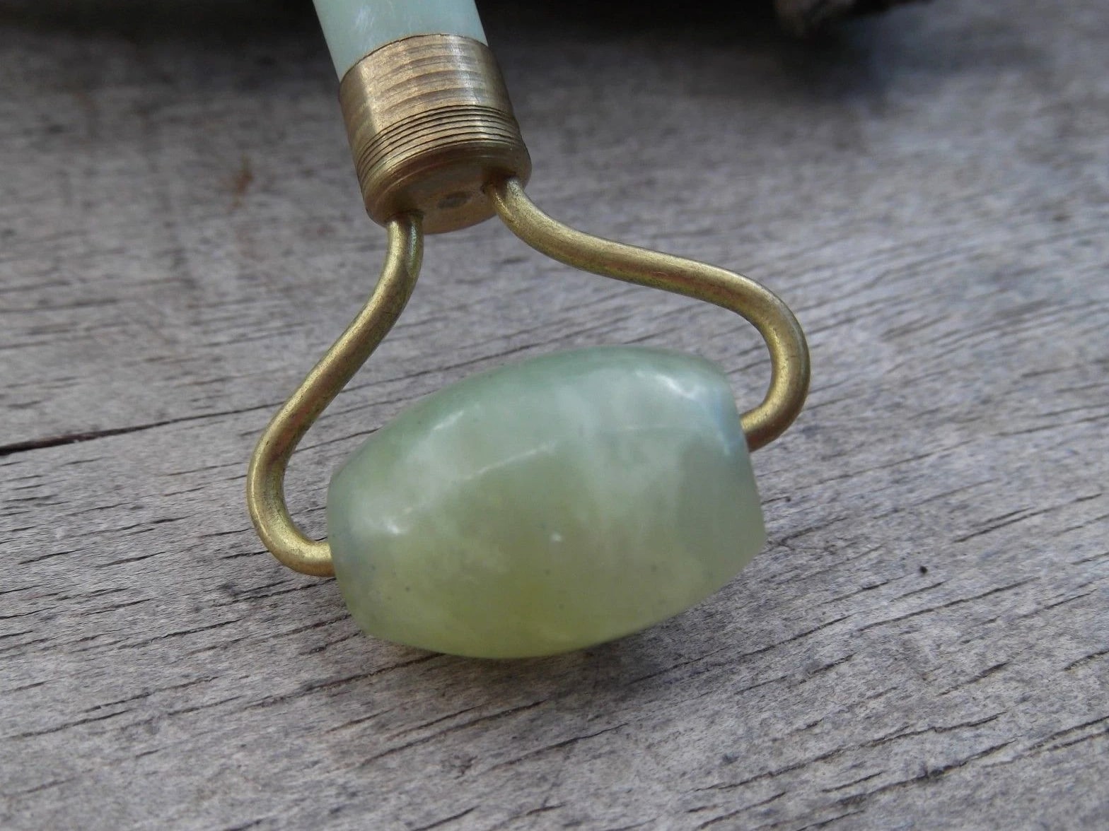 Jade Facial Massage Roller~Beautiful Jade Stone Face Massager New