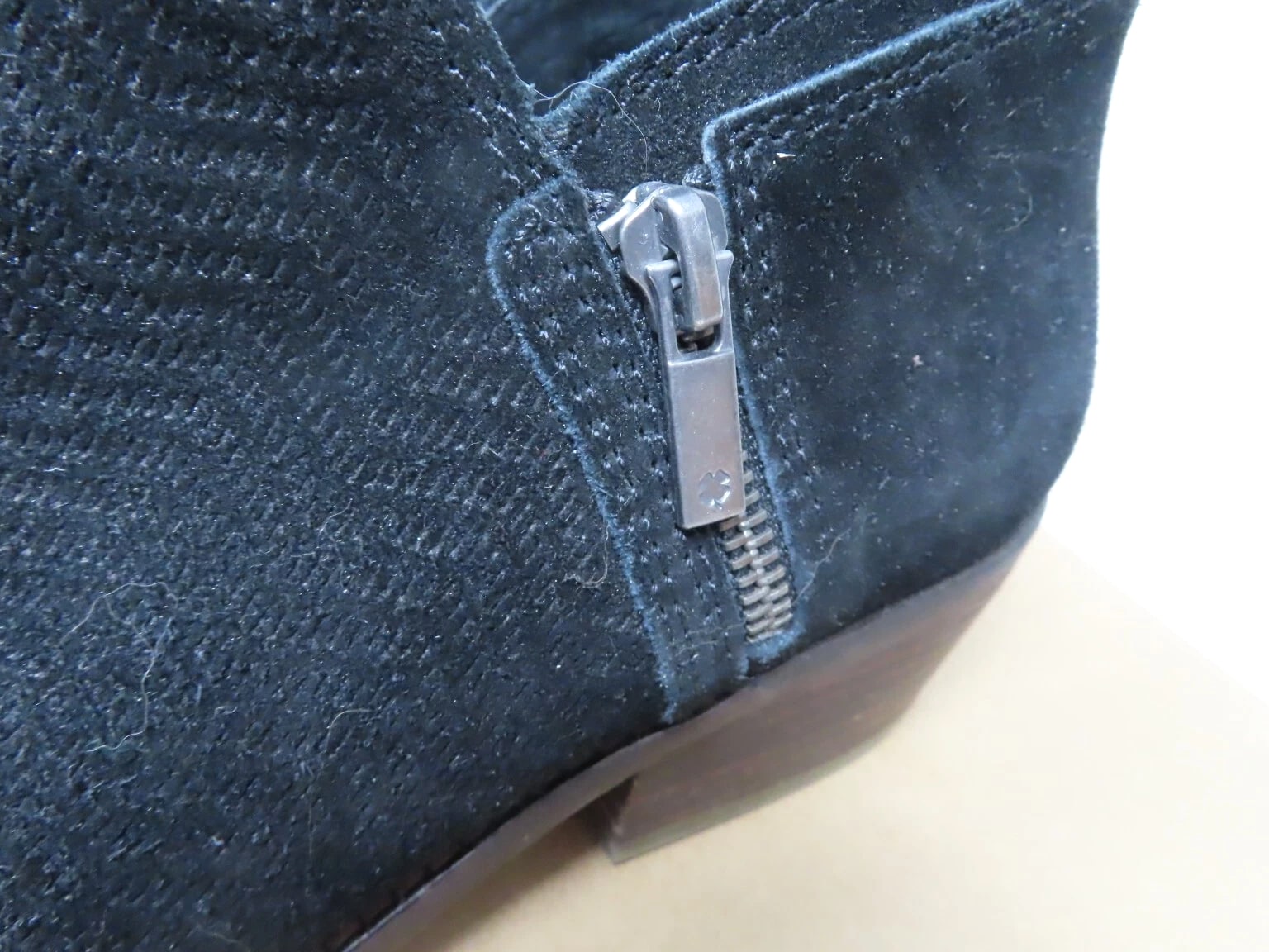 LUCKY Black Oiled Suede Ankle Zipper Boot Sz 8.5 W  LP=FHUNA