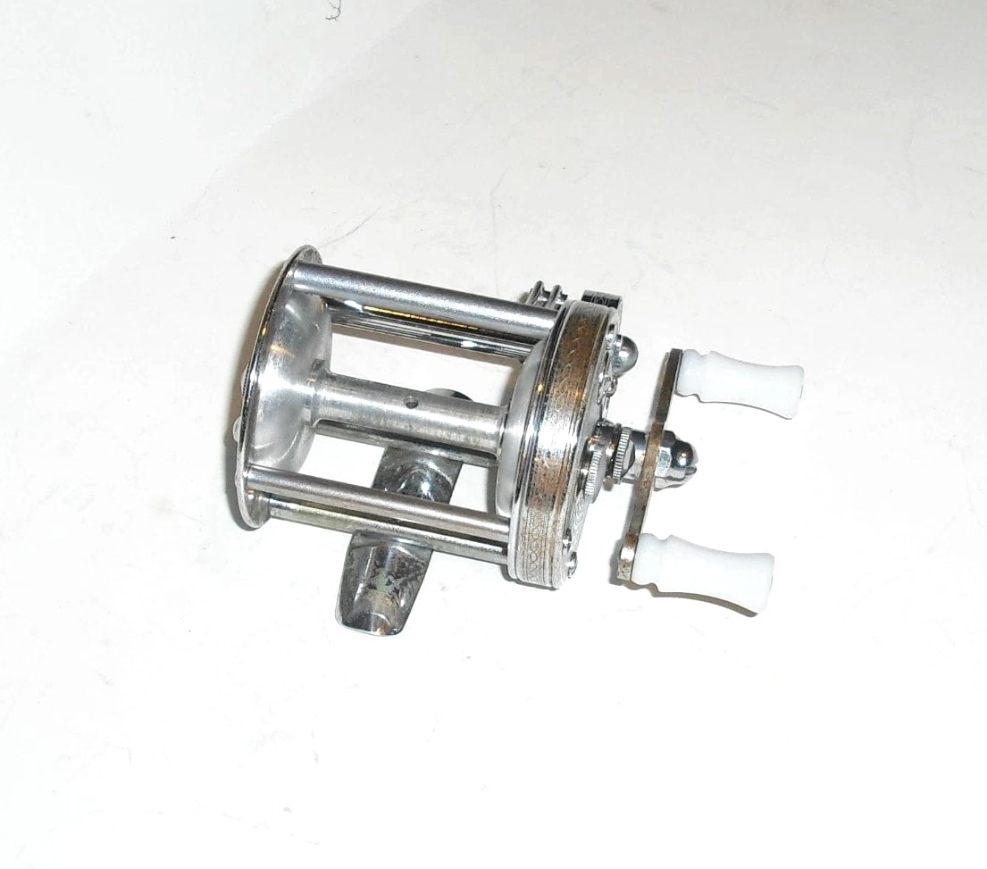 Vintage Pflueger Summit 1993L Engraved Casting Fishing Reel
