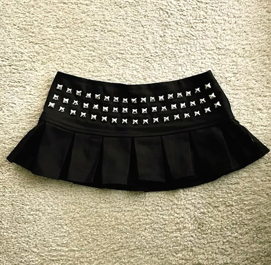 HIZILENT Y2K Gothic Studded Mini Skirt Pleated