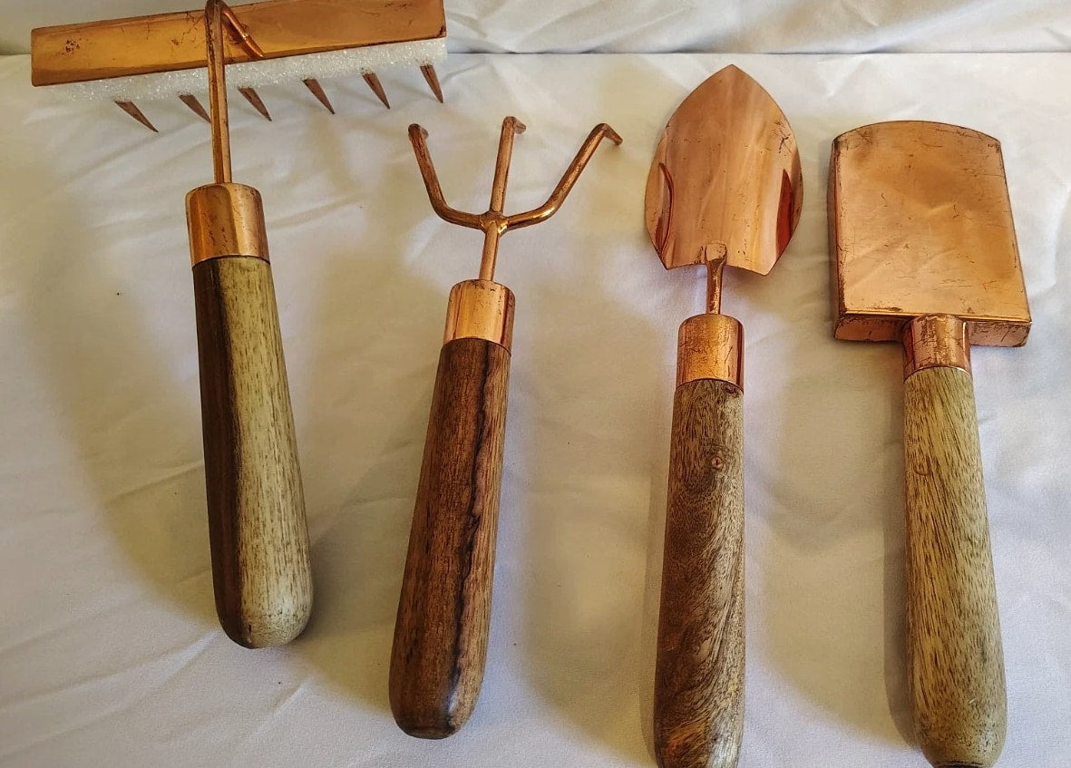 COPPER AND WOOD GARDEN HAND TOOL SET - 4 pieces - Strong, Functional & Cute