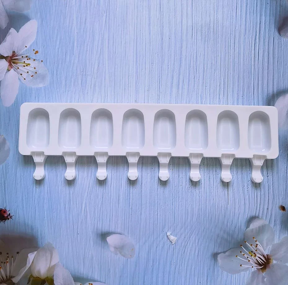 8-Hole Silicone Popsicle Mold for Homemade Ice Cream and Fruit Juice