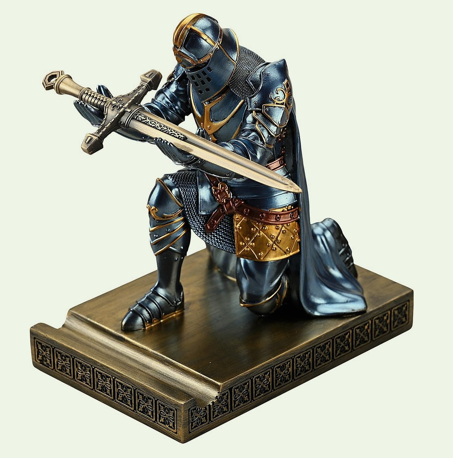 HDMbigmi King's Guard Knight Pen Holder Phone Stand Statue