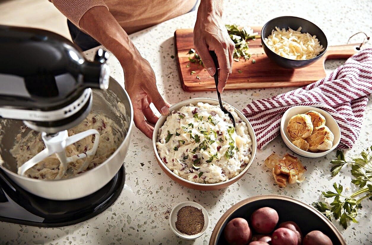 KitchenAid K45SS Classic 4.5 Quart Tilt-Head Stand Mixer