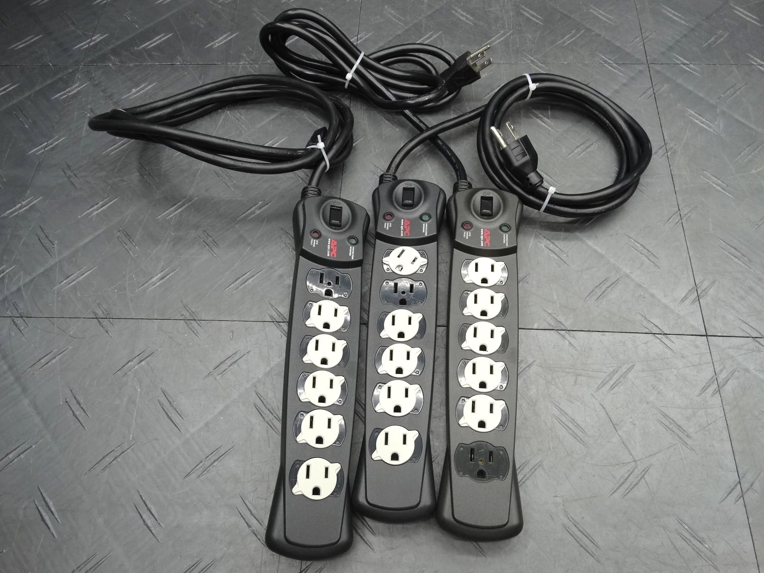 APC P6B Essential SurgeArrest 6-Outlet Surge Protector Power Strip (Lot of 3)