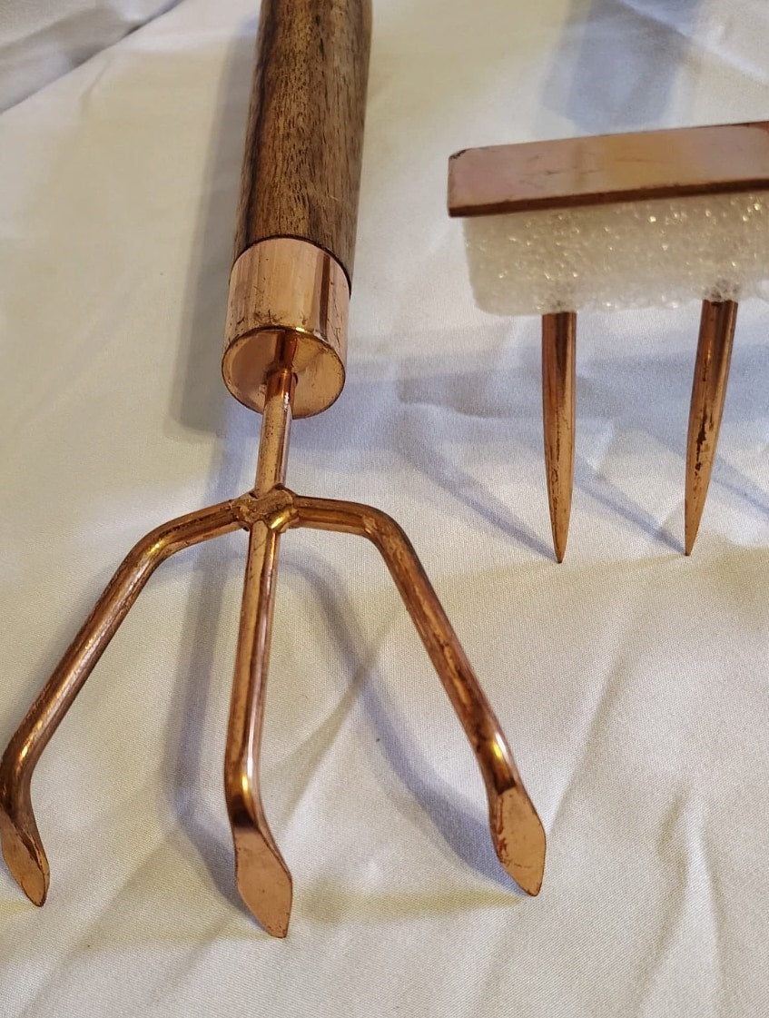 COPPER AND WOOD GARDEN HAND TOOL SET - 4 pieces - Strong, Functional & Cute