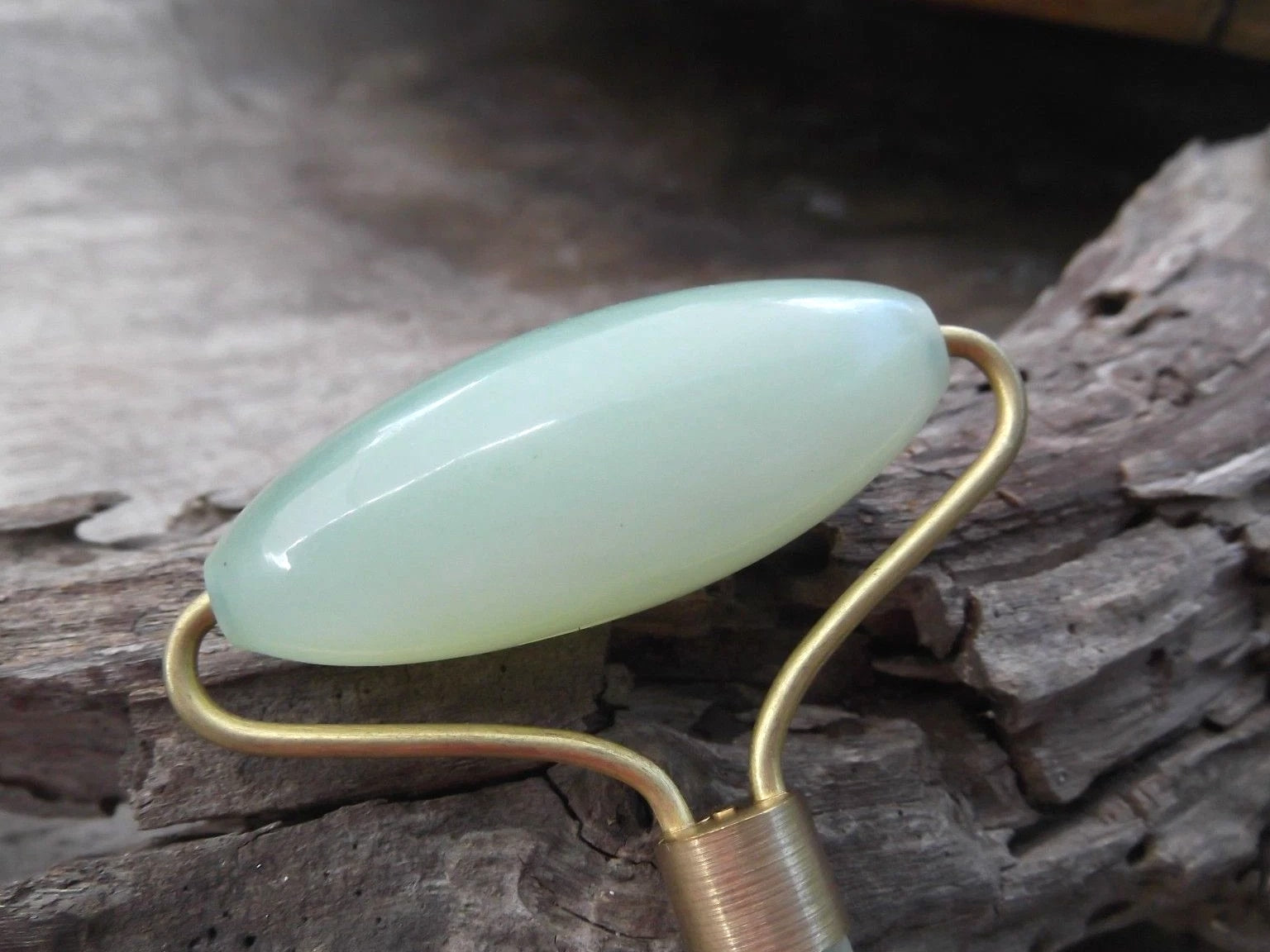 Jade Facial Massage Roller~Beautiful Jade Stone Face Massager New