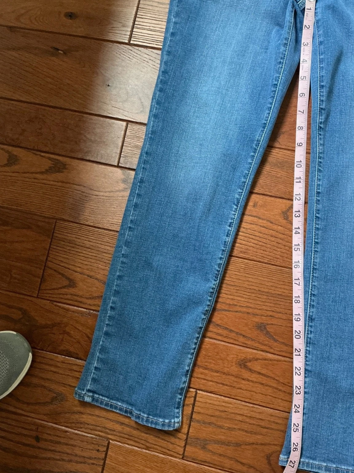 TALBOTS Jeans Size 6P Straight Leg Medium Wash Stretch Denim Pre-owned EXC