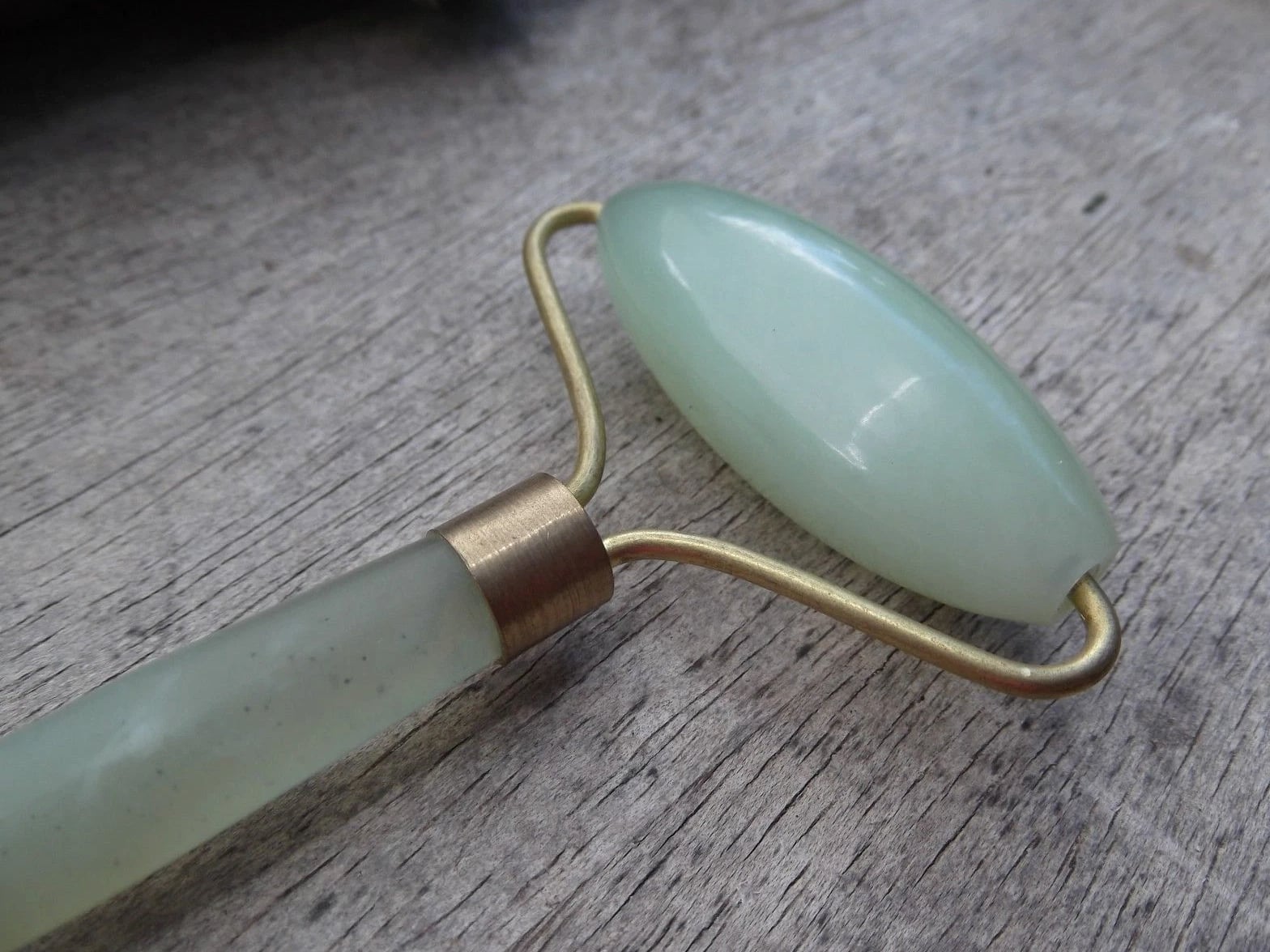 Jade Facial Massage Roller~Beautiful Jade Stone Face Massager New