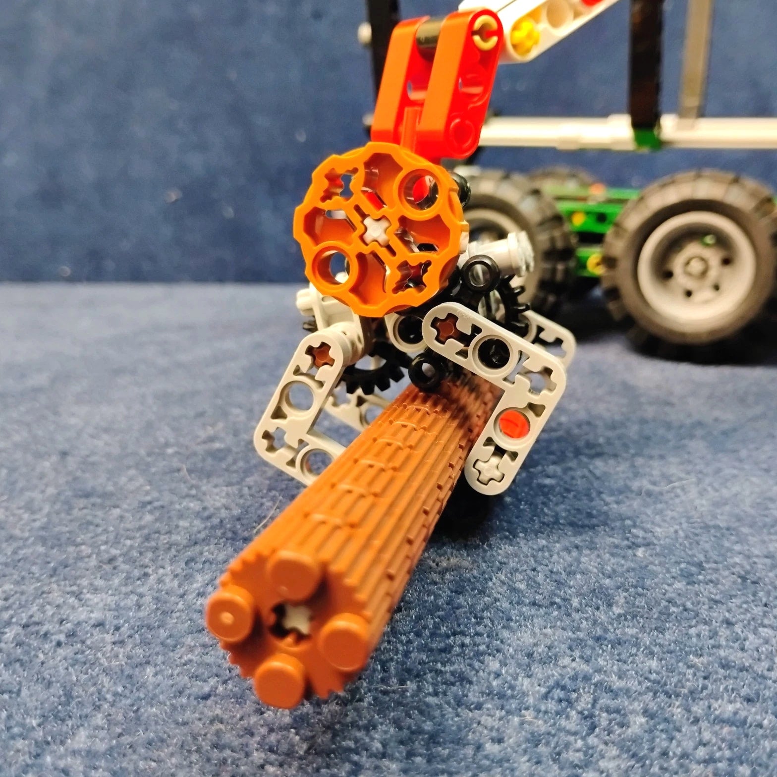 Mould King 19006 Logging Truck Crane Pneumatic Forestry Equipment With Engine New