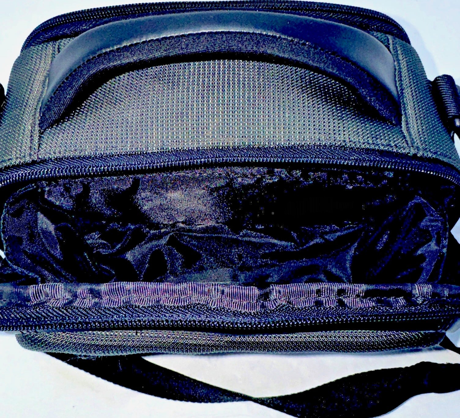 Canon Camera Bag Gadget Carry Case Padded 9x6x5 Black w/strap & Belt Carry Loops