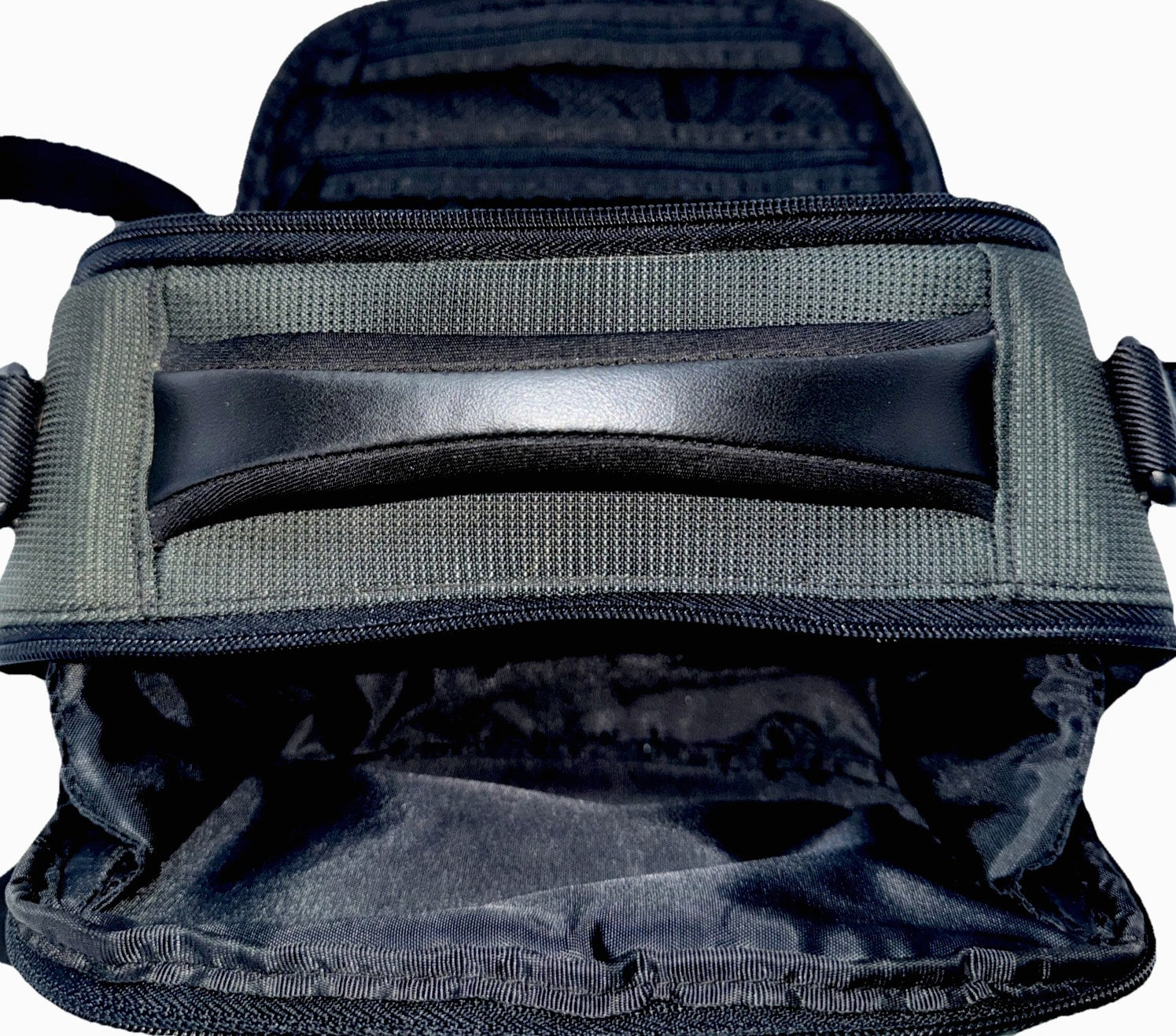 Canon Camera Bag Gadget Carry Case Padded 9x6x5 Black w/strap & Belt Carry Loops