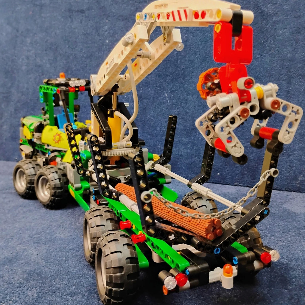 Mould King 19006 Logging Truck Crane Pneumatic Forestry Equipment With Engine New
