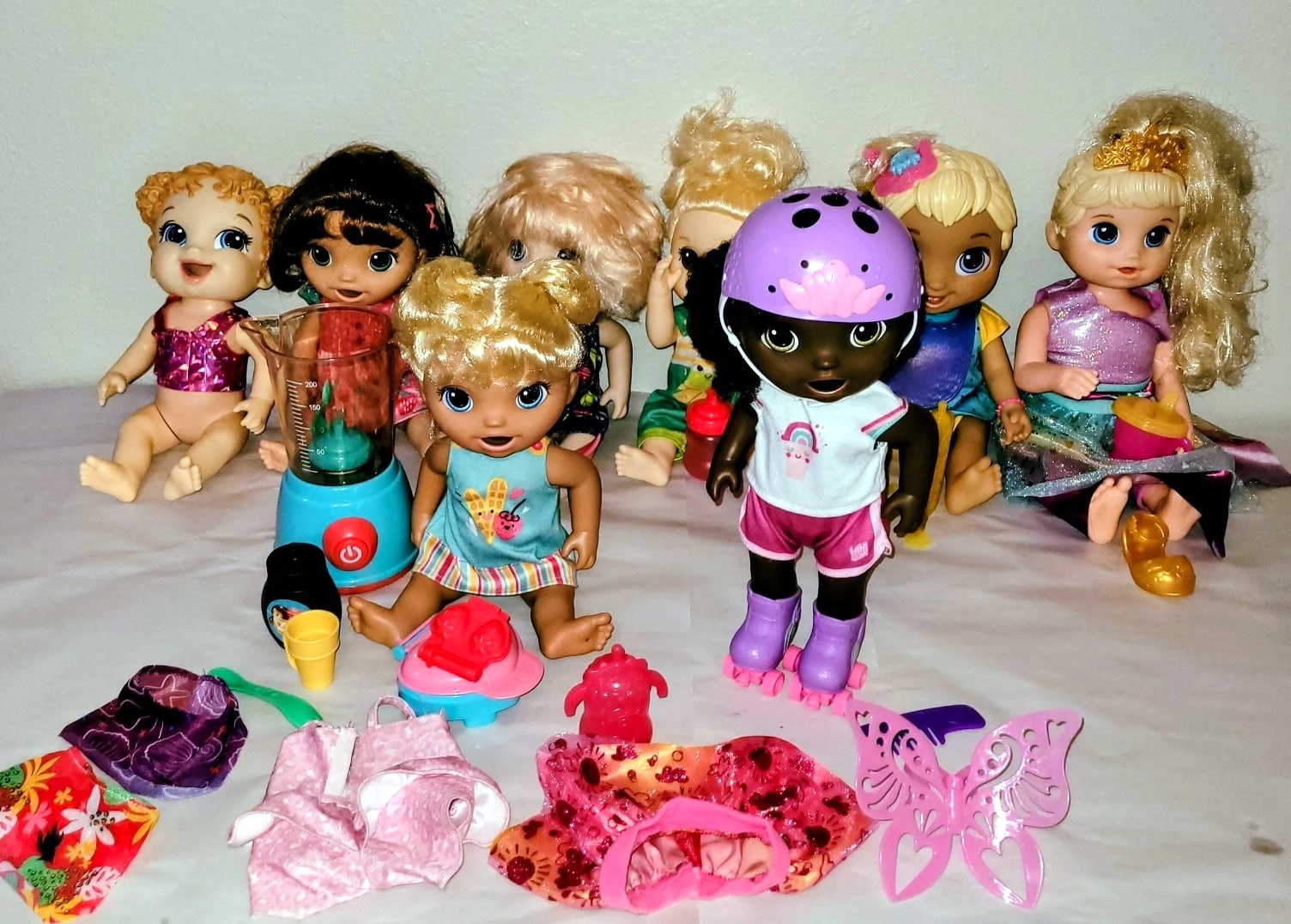 Lot Of 8 Baby Alive Baby Dolls and Accessories Great Condition
