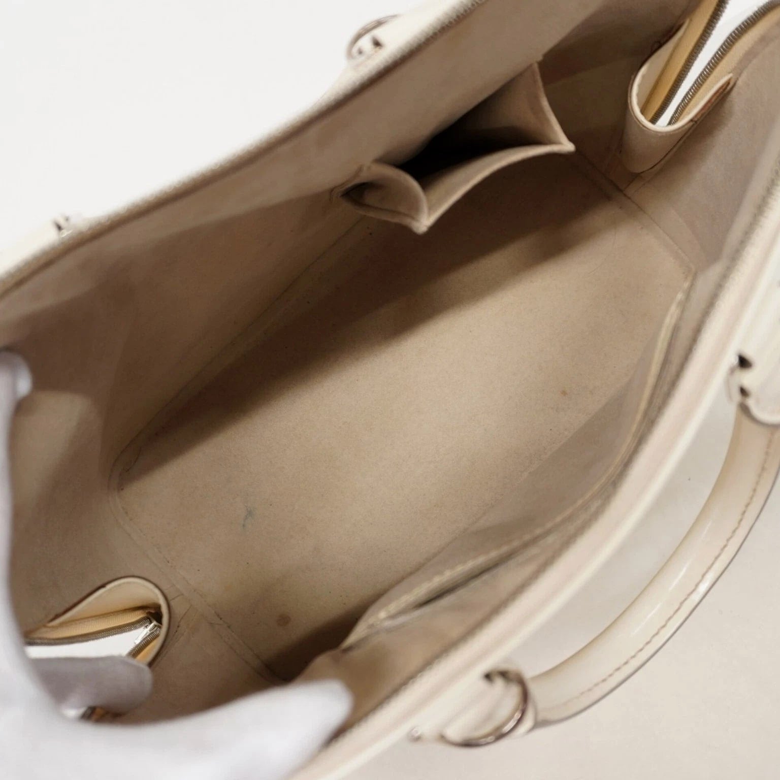 Louis Vuitton Alma Epi Handbag M5280J Ivoire (Women's) GZl1h9yd
