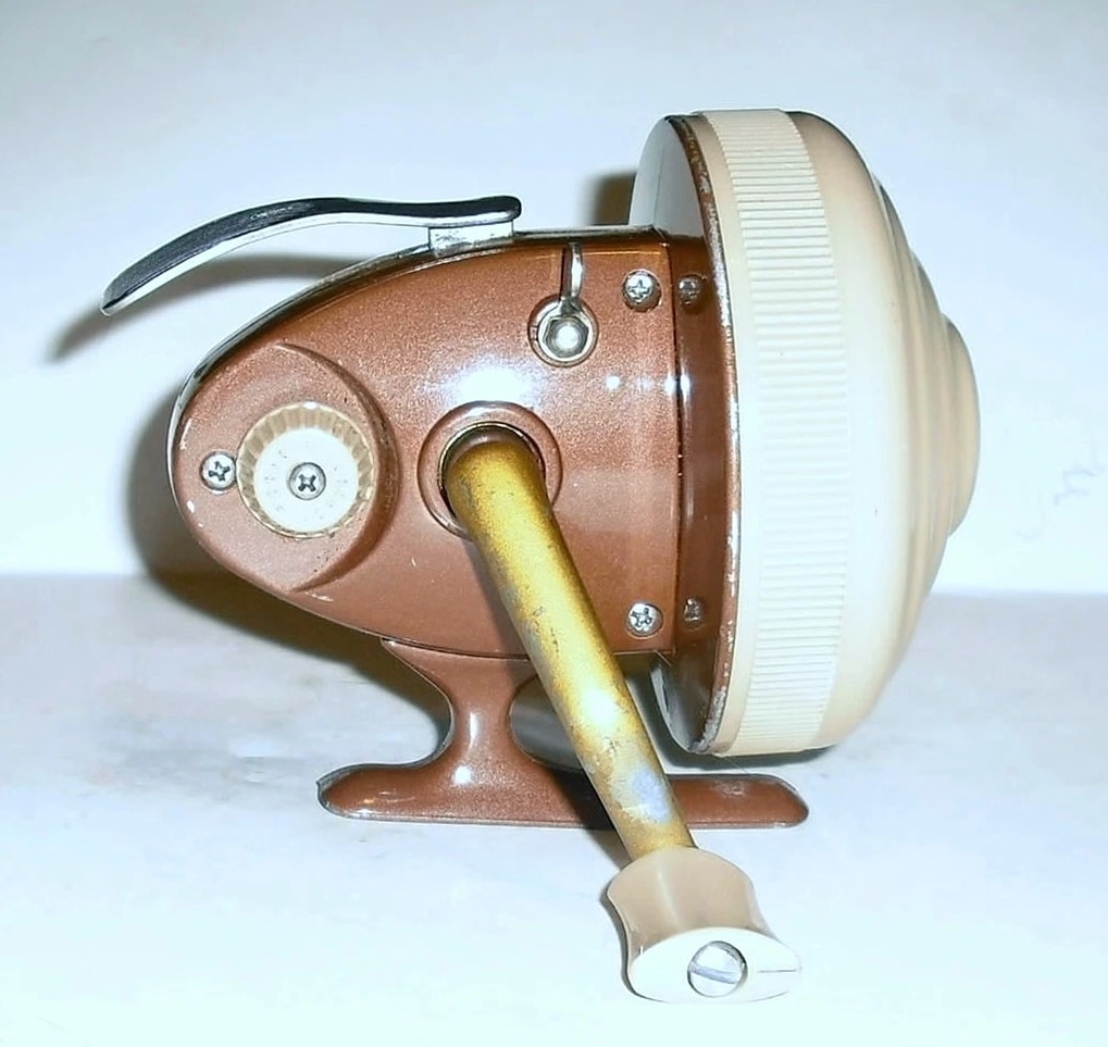 Vintage Eagle Claw EG-88-B Spincast Fishing Reel