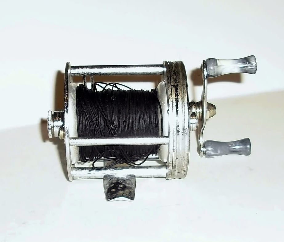 Vintage Bronson Mercury 2550 Engraved Scenes Casting Fishing Reel
