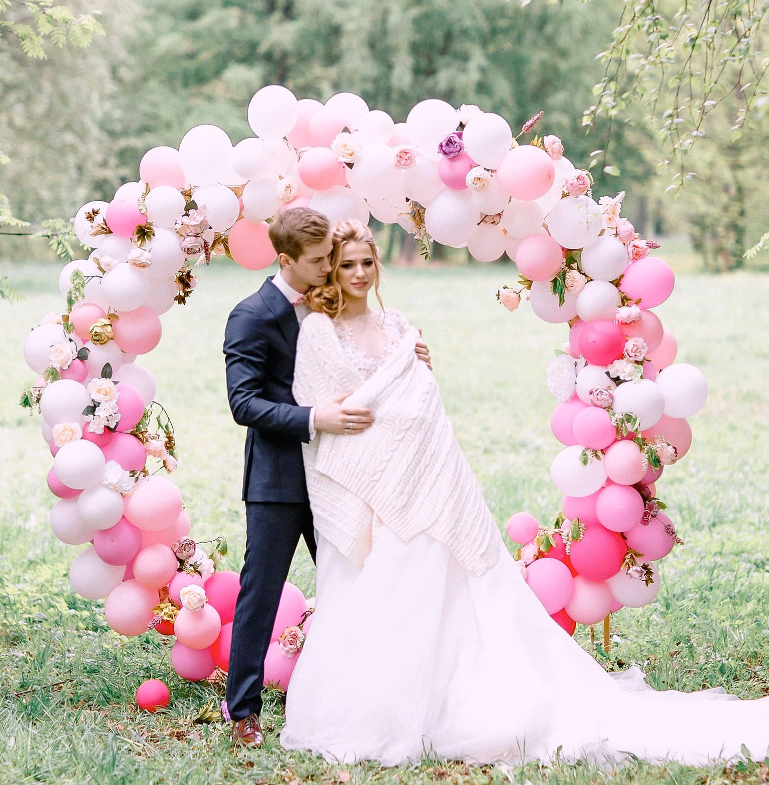 Rubfac White Latex Balloons 129pc Garland Arch Kit