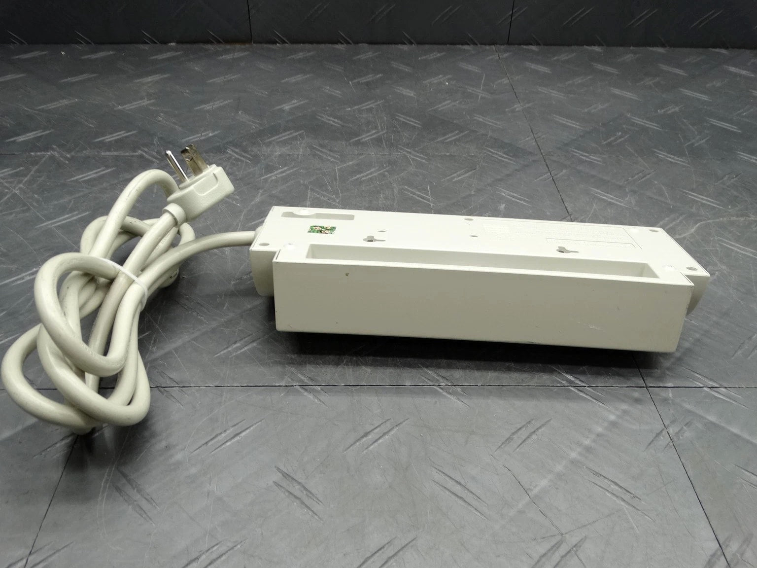 APC SurgeArrest Professional 7-Outlet 120V Surge Protector PRO7T