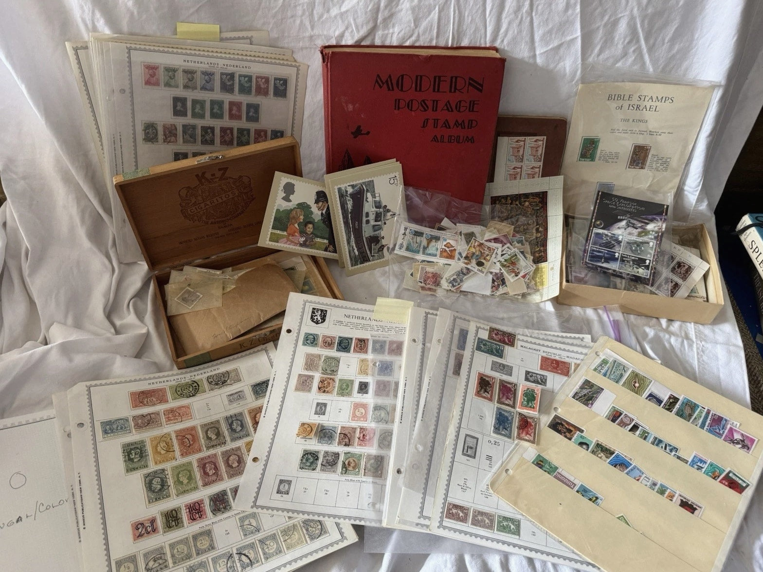 WORLD WIDE STAMP AND POSTAL HISTORY MIX FLAT RATE PRIORITY SEE SCAN