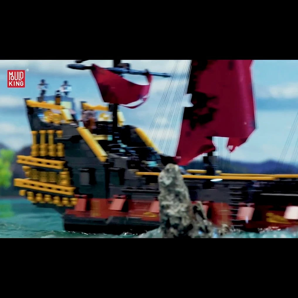 Mould King 13109 Queen Anna's Revenge Pirates of the Caribbean Pirate Ship